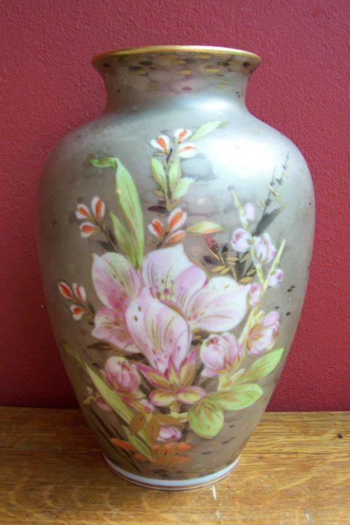 German Porcelain Stunning Rosenthal Vase was sold for R550.00 on 18